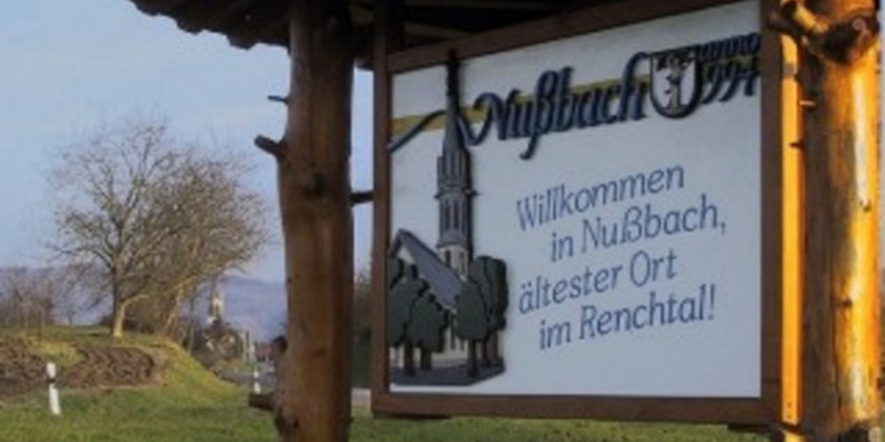 Ortseingangstafel von Nussbach