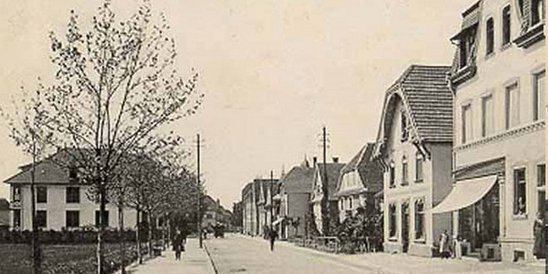 Alte Postkarte mit Ansicht der Hauptstraße.